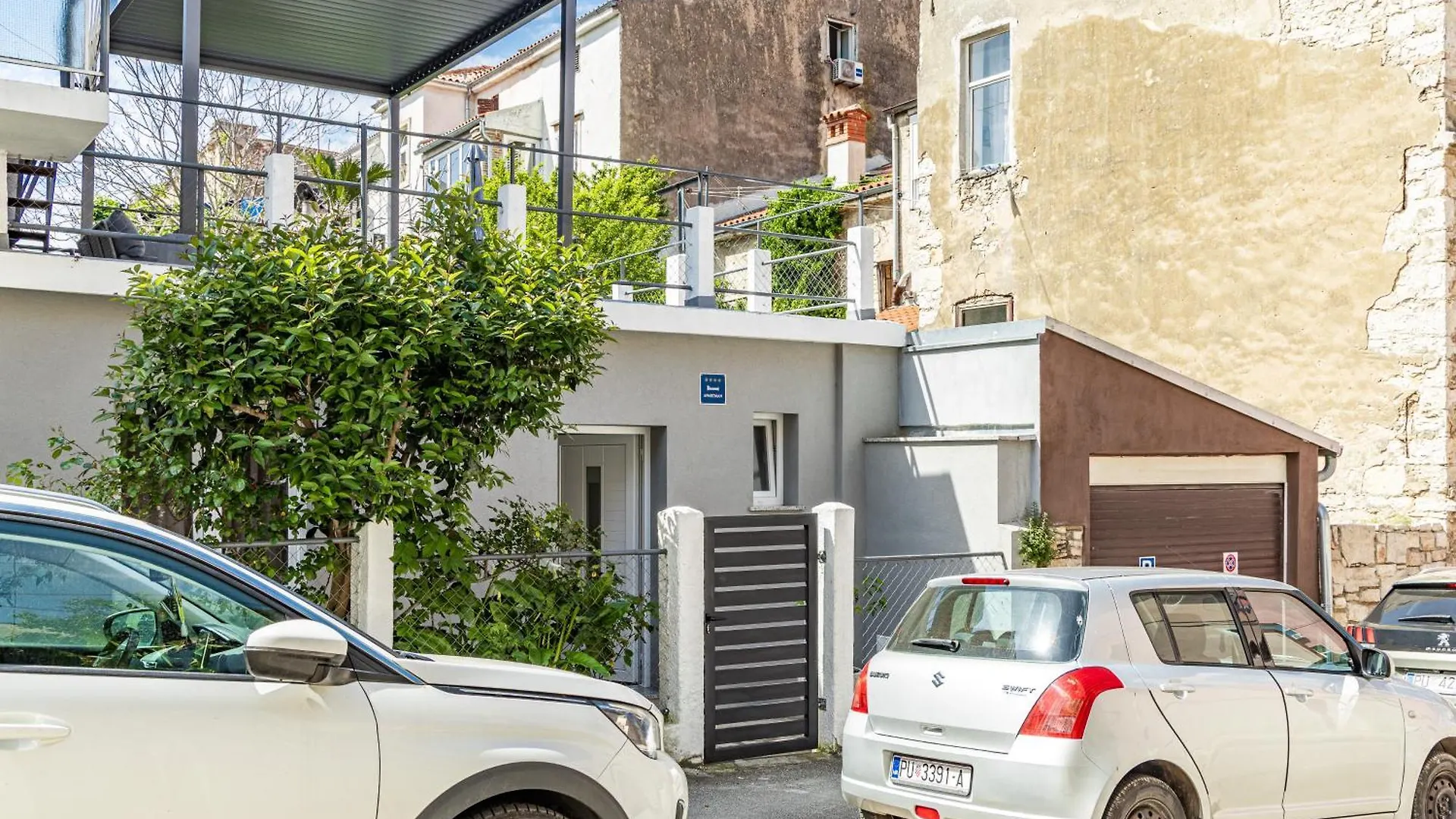 Apartment Rose Pula 0*,